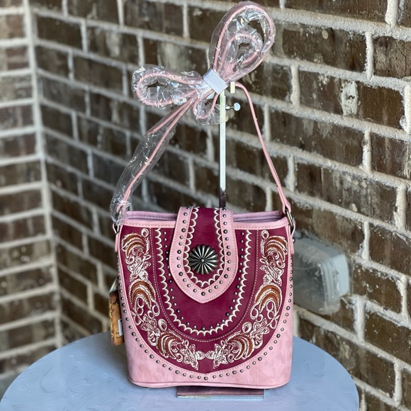 Montana West Handbags - Montana West Concho Collection Messenger Bag